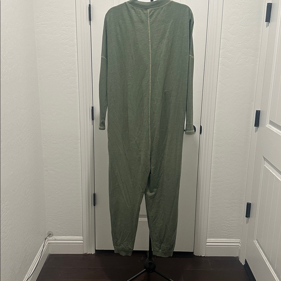 Free People Its a Wrap Jumpsuit Relaxed Fit Onsie Jumper Pants Olive Green Sz XS - Picture 3 of 14